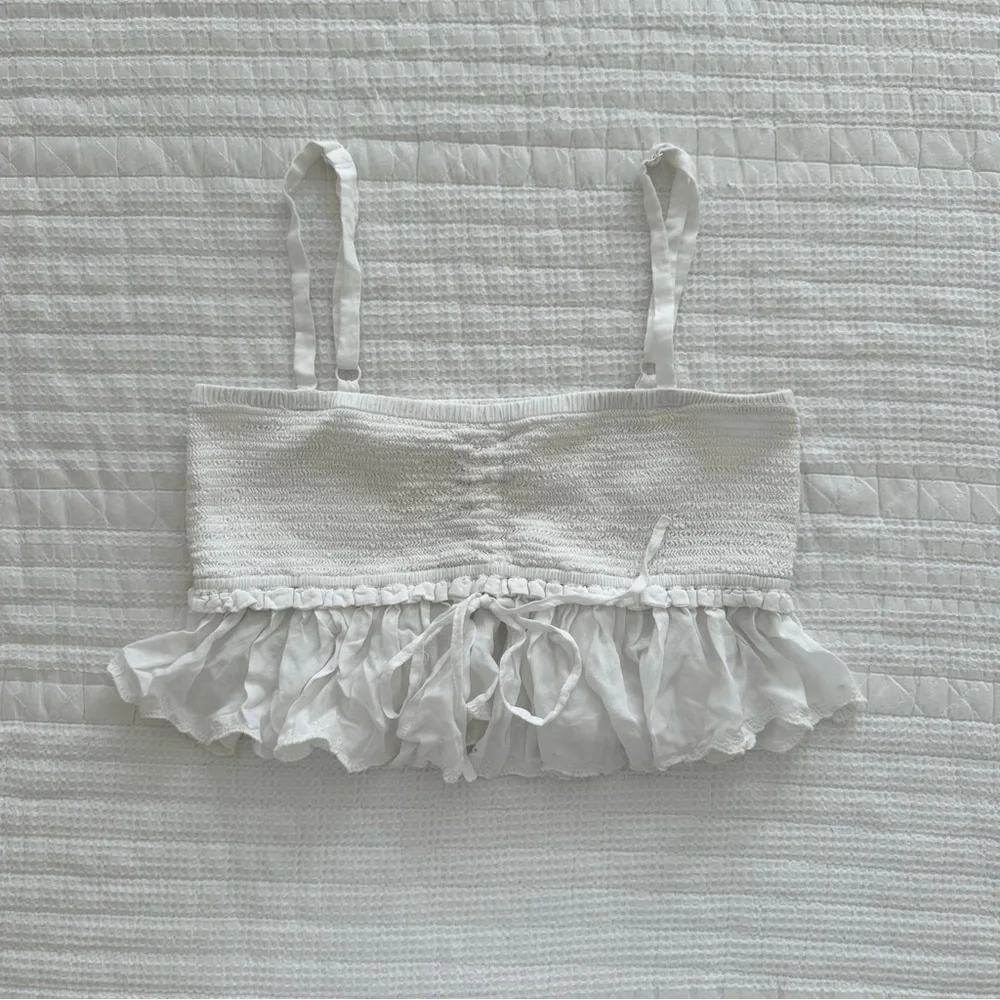 aritzia white ruffle tank top - Picture 1 of 4